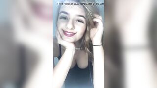 presumiendo sus tetas operadas