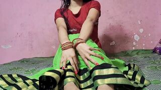 Ghagra pahankar apane hi ghar me apne yaar se chudai ki
