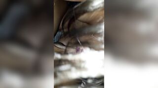 Mientras su marido sale a trabajar chupa verga