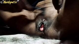 Aunty wife ka chut ki Bal raat mai saaf Kiya Auntie wife's power of relaxation may be cleared in the night