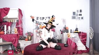 Cutie celebrates Halloween by having anal sex with her man