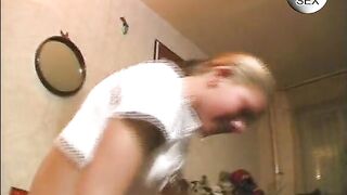 Stiefschwester lutscht das este mal meinen Schwanz