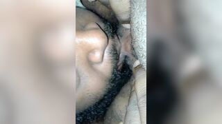 Eattin sum pussy...