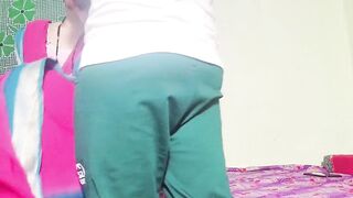 Pink saree pahani hu bhabhi ko apane room me bulakar choda