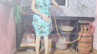Desi ladaki ne kichen me apane devar ke sath kiya sex