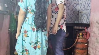 Desi ladaki ne kichen me apane devar ke sath kiya sex