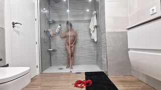 my stepsister hace nice shower