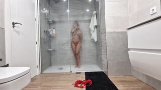 my stepsister hace nice shower