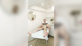 He pumped up his hands with synthol an came to shave his groin