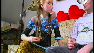 kleine rothaarige wird von zwei alten burschen gefickt