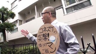 ご主人の居ない昼時にお家に上がりこんで、人妻オマンコを頂いてしまおうという企画「突撃！隣のマンご飯！」が復活！！！ 1