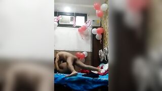 Bhabhi ke birthday pe Chod Chod ke chikhe nikalwayi.