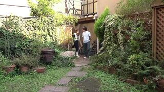 Junge Notgeile Asiatin 23 bekommt Jeans zerrissen und wird von zwei Typen gefickt
