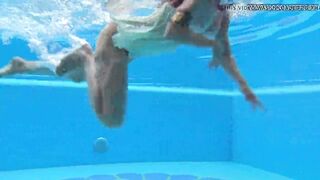 Lizi Vogue Underwater Porn