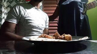 Kitchen me aunty ji ko ache se lund ka maja diya padosi devar ne