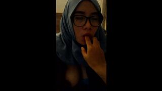 Hijab Indonesian Girl Blowjob 4