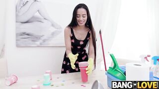 Juicy Ass Maid Andreina Deluxe