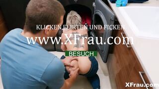 Reitet jungen Schwanz mit ihrem Arschloch