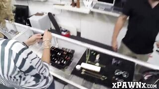 Pervert sells his girlfriend in the pawnshop for cash