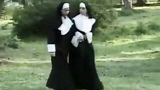 El diablo convierte la santidad en pecado. Monjas lesbianas