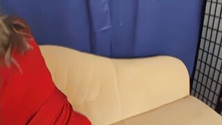 Sie will ein Stripvideo aufnehmen und der Cameramann wird Horny
