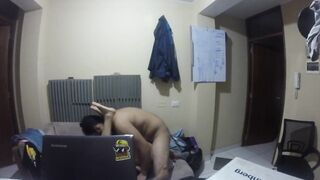HE ENJOYS THE WHOLE AFTERNOON SEDUCING THIS SPECTACULAR INDIAN INDIAN WHILE HIS HUSBAND IS AT WORK, PART 1