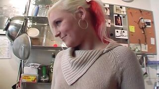 Fremde Blondine angesprochen abgeschleppt und fast geschwaengert