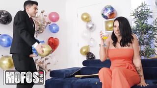 (Jolee Love) Her Boyfriend Help (Venom Evil) Make Her Failed Party Totally Worth It - Mofos