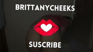 young virgin masturbates and secretly has her wet pussy on the balcony