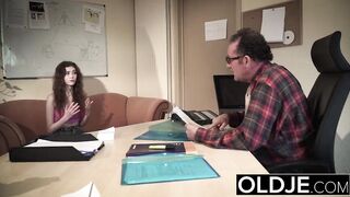 Bubble butt young beauty fucked during job interview