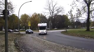 Junge Latina steigt beim Trampen in Wohnmobil und wird von zwei typen richtig durchgefickt