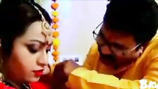 Baap ne nai bahu se manaya suhagrat
