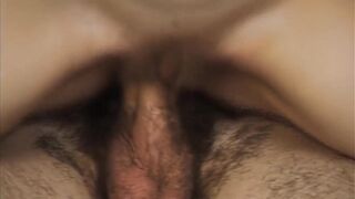 junge brunette wird waehrend dem casting gefickt und muss blasen