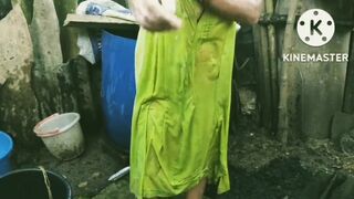 Tamil village mullu aunty outdoors bath Sex video