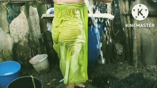 Tamil village mullu aunty outdoors bath Sex video