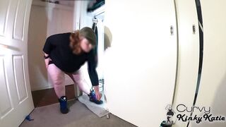 HOT DIRTY CHUBBY SMOKES AND PISSES IN HER CLOSET WHILE SHAKING HER BIG ASS