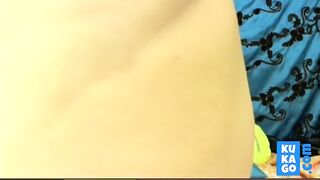Linda garota com a buceta peluda