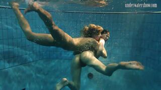 Hottest chicks swim nude underwater