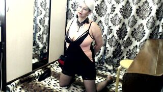 Naughty MILF bitch gives blowjob in handcuffs while kneeling