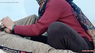 DESI Bhabhi Masturbates Devar with a very good Handjob