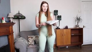 New hot beautiful girl try on leggings cameltoe camel toe