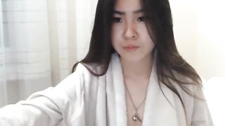 sexy korean girl squirts on cam