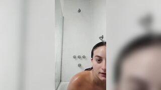 Spanish Curvy Girl Recording Herself Bathing & Chatting
