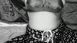 Bhabhi show in full body.