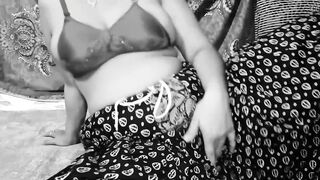 Bhabhi show in full body.
