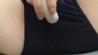 Solo session as the freaky bitch rubs her cunt
