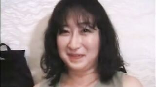 Mature Japanese lady farts