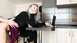 Трахаю девушку куколда чтобы кончить на её похотливое личико - Eva Elfie