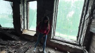 Hard fucked girlfriend in a scary abandoned house