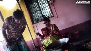 Dewar Bhabhi , Sudipa bhabhi ko dewar ne kele ke bagiche me le jakar dewar ne khub choda Chasma Daal ke ( Hindi Audio )